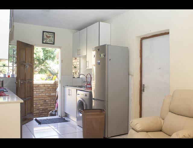 4 BEDROOM TOWNHOUSE TO LET IN WILGEHEUWEL